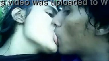 Xxvedou Hide - Kissing Scenes Of Horny Young Couple - Indian Porn Tube Video