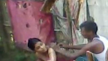 Desi aunty bathing caught by neighbour