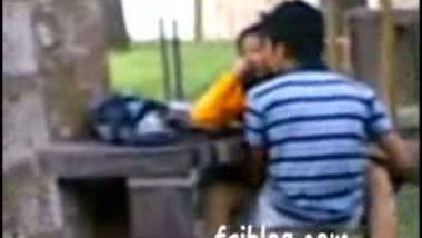 Outdoor Fucking Sexy Indian Couple Mms - Manipuri Hot Couple Caught In Park Mms - Indian Porn Tube Video