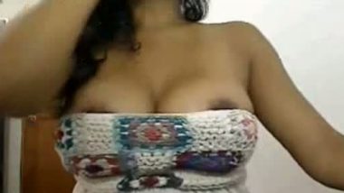 Beautiful big boobs aunty exposed her busty figure on demand