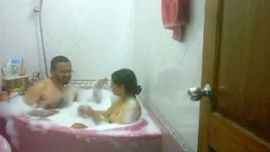 Mallu Lesbian Bhabhi Bathing In Bath Tub For Indian Porn Movie ...