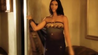 Curvy Sunny Leone Naked - Curvy Sunny Leone Gets Naked - Indian Porn Tube Video