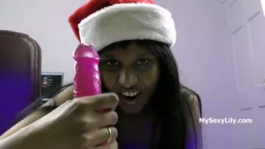 Unmarried mallu celebrates Christmas with dildo