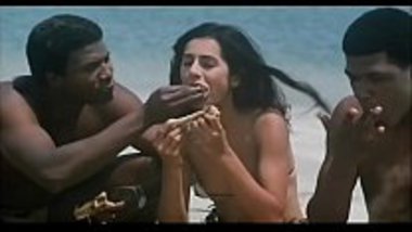 Indian Actress Kitu Gidwani Topless