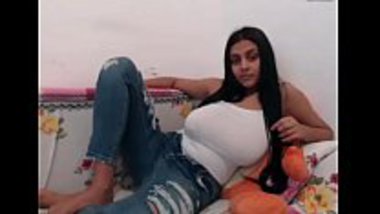 Huge Boobs Sitting - Telugu Andhra Hyderabad Girl Showing Her Big Boobs To Her Bf ...