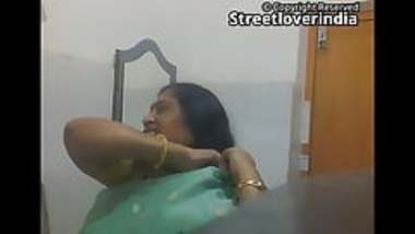 Big Boobs Porn Video Mature Saree Aunty Exposed - Indian Porn Tube ...