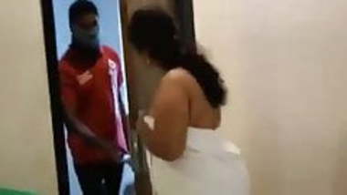 Pizza Boy Romance Fucking Video - Zomato Delivery Boy Viral Video With Aunty indian porn