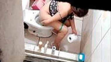 Desi Aunties Pooping indian porn