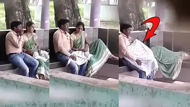 व्यभिचारी पति! शादी दिन दहाड़े पार्क में औरत ने दिया ब्लोजॉब