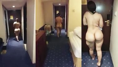 Shameless Desi XXX woman walks being naked in hotel hallway