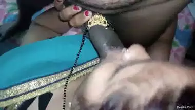 अकेले में बंगाली नौकरानी के मुंह और दूध की चुदाई की