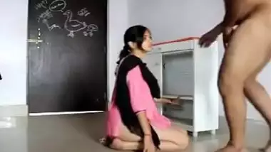 देल्ही कॉलेज गर्ल के वर्जिन चूत की सील फटी