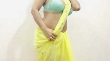 Tamil Curvy Aunty Saree Dance For Lover - Indian Porn Tube Video