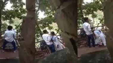 देसी कॉलेज फ्रेंड्स आउटडोर सेक्स मस्ति