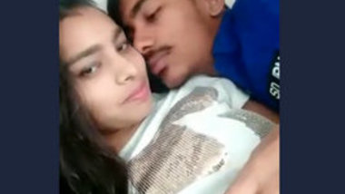 Romances And Lip Kiss Boob Breastfeeding Videos - Desi Lovers Kissing