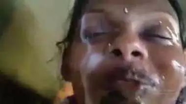 ब्लोवजोब के बाद तेलुगू भाभी का काला मुंह सफेद वीर्य से भर दिया