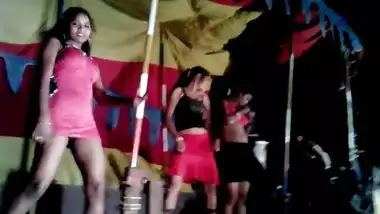 तमिल सक्सी फिल्मी मुजरा लड़की चमकती उसे बिल्ली करने के लिए भीड़