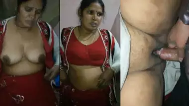 गाँव की भोली देसी आंटी को काम की लालच दे के चोदा और वीडियो बनाया