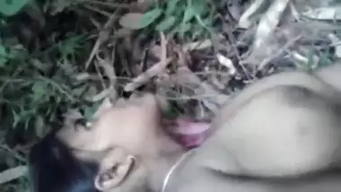 वीडियो हिंदी में भारतीय प्रेमिका पार्क में