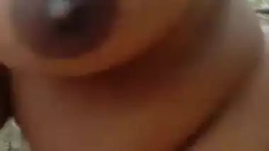 गाँव की भाभी को जँगल में बुला के चोदा