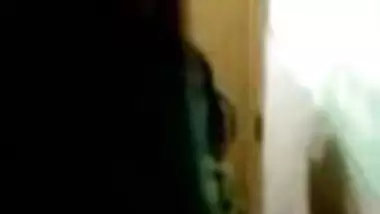 भारतीय करीना कपूर की भाभी नहाते हुए