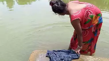 कपड़ा धोने वाली को रूम पर बुला कर चोदा