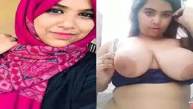 Mallu hot Malappuram hijab showing viral huge boobs
