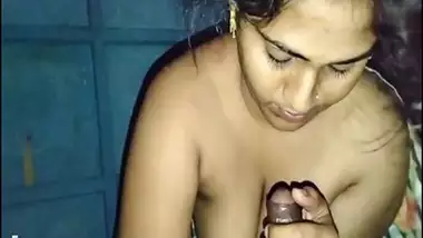 Poor girl gives a desi blowjob to her lover