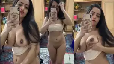 Pakistani sex MMS of a naked girl showing her body