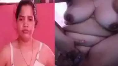 Village bhabhi pissing and nude video making for lover