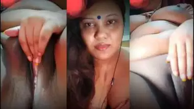 Kolkata milf shows boobs and pussy on Desi video call sex
