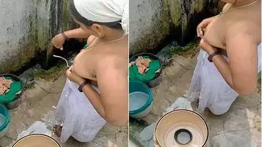 High quality bathing video of sexy bhabhi with boob show