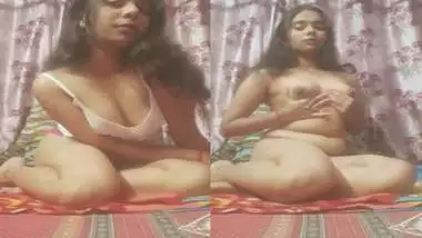 Cute girlfriend exposing virgin boobs and pussy